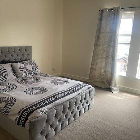 Stylish 1-Bed Apt - Sleeps 4 - Parking - Wifi Manchester Dış mekan fotoğraf
