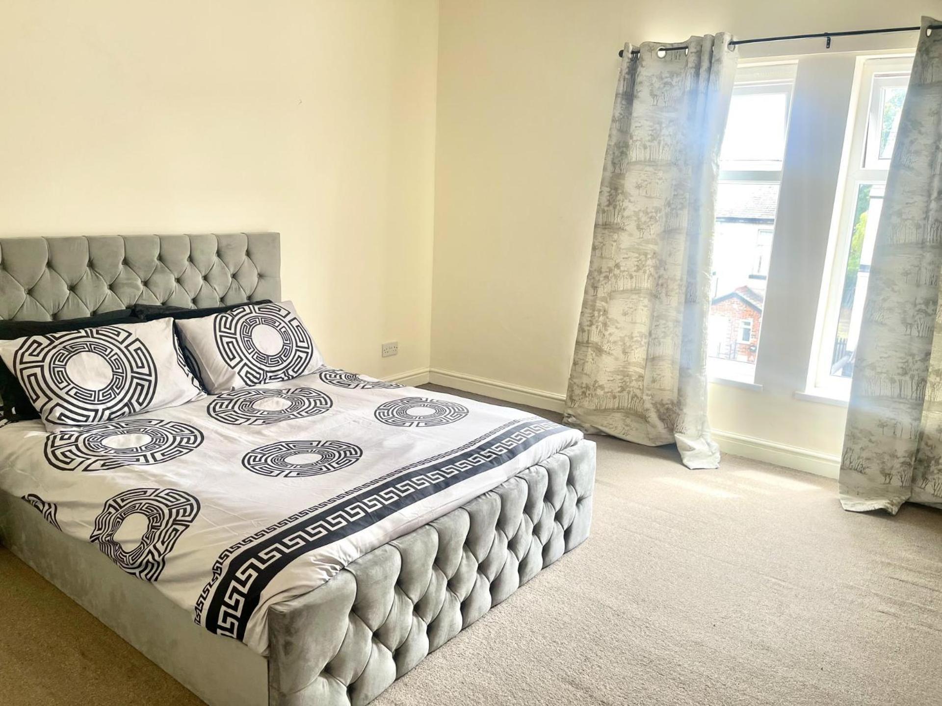 Stylish 1-Bed Apt - Sleeps 4 - Parking - Wifi Manchester Dış mekan fotoğraf