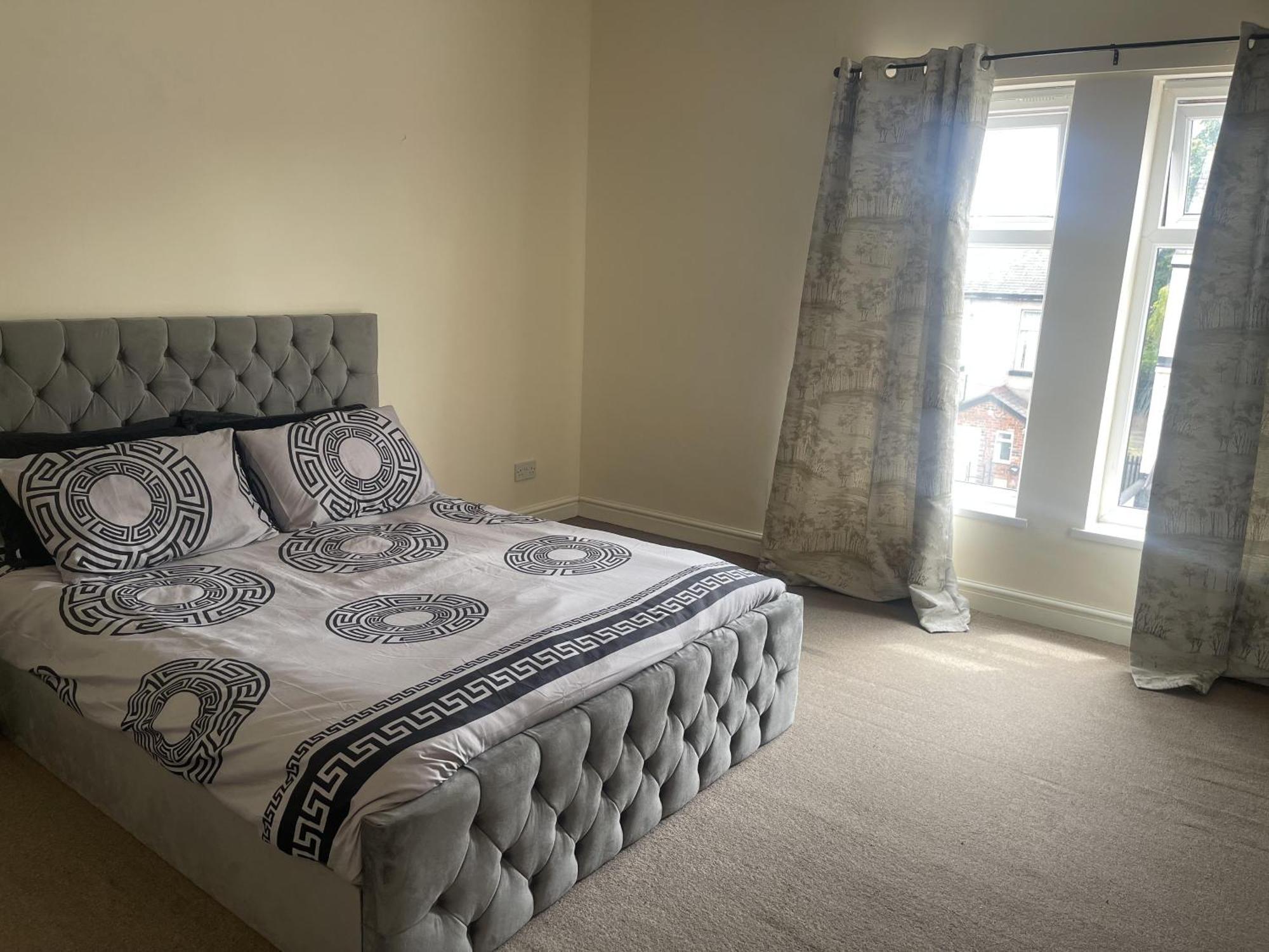 Stylish 1-Bed Apt - Sleeps 4 - Parking - Wifi Manchester Dış mekan fotoğraf