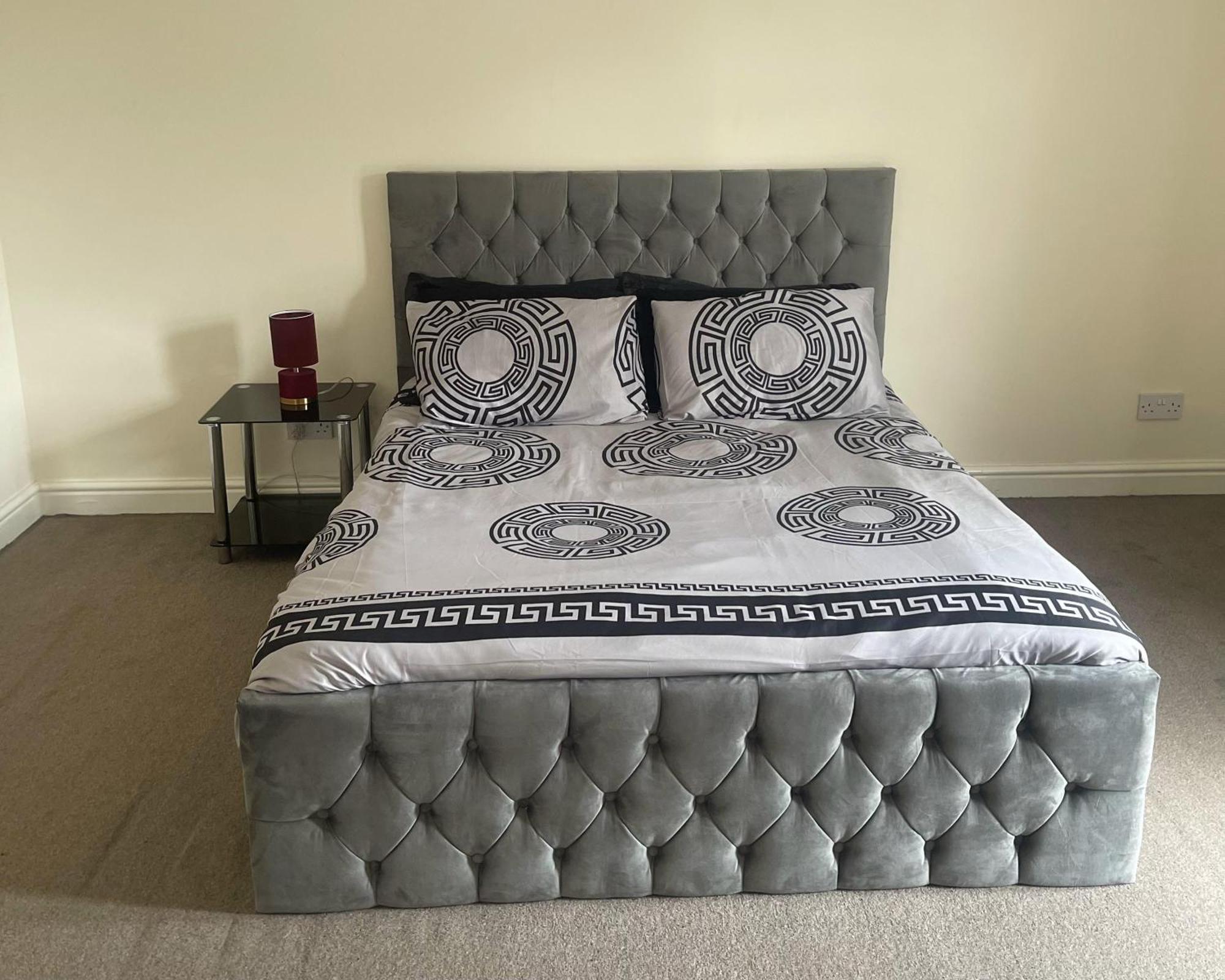 Stylish 1-Bed Apt - Sleeps 4 - Parking - Wifi Manchester Dış mekan fotoğraf
