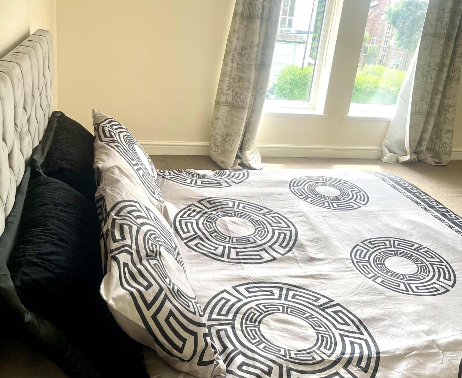Stylish 1-Bed Apt - Sleeps 4 - Parking - Wifi Manchester Dış mekan fotoğraf