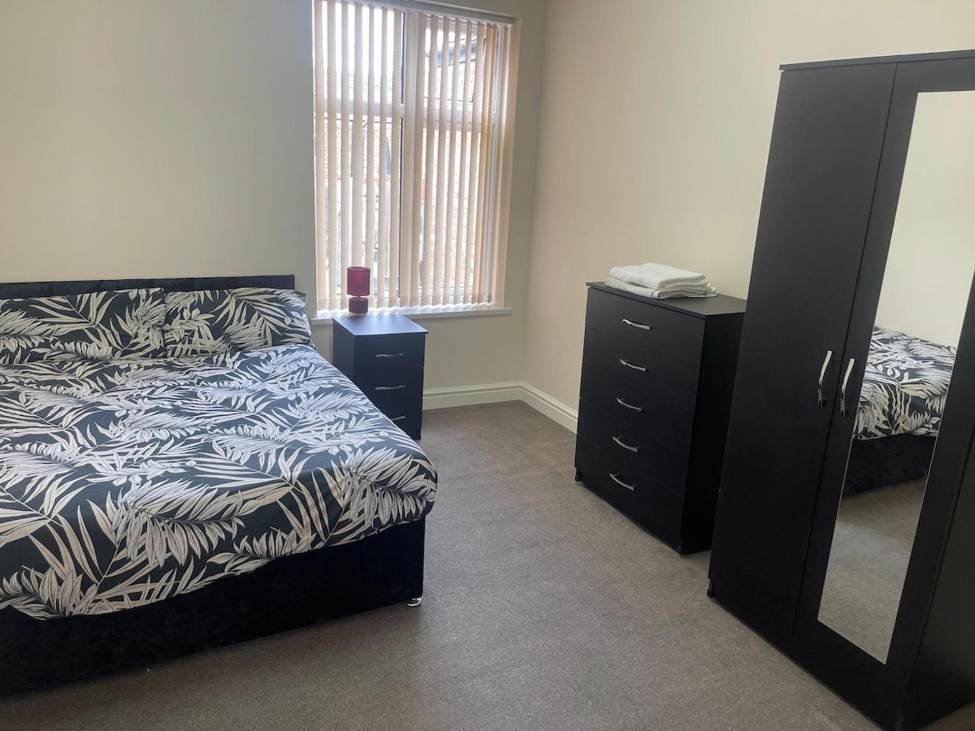 Stylish 1-Bed Apt - Sleeps 4 - Parking - Wifi Manchester Dış mekan fotoğraf