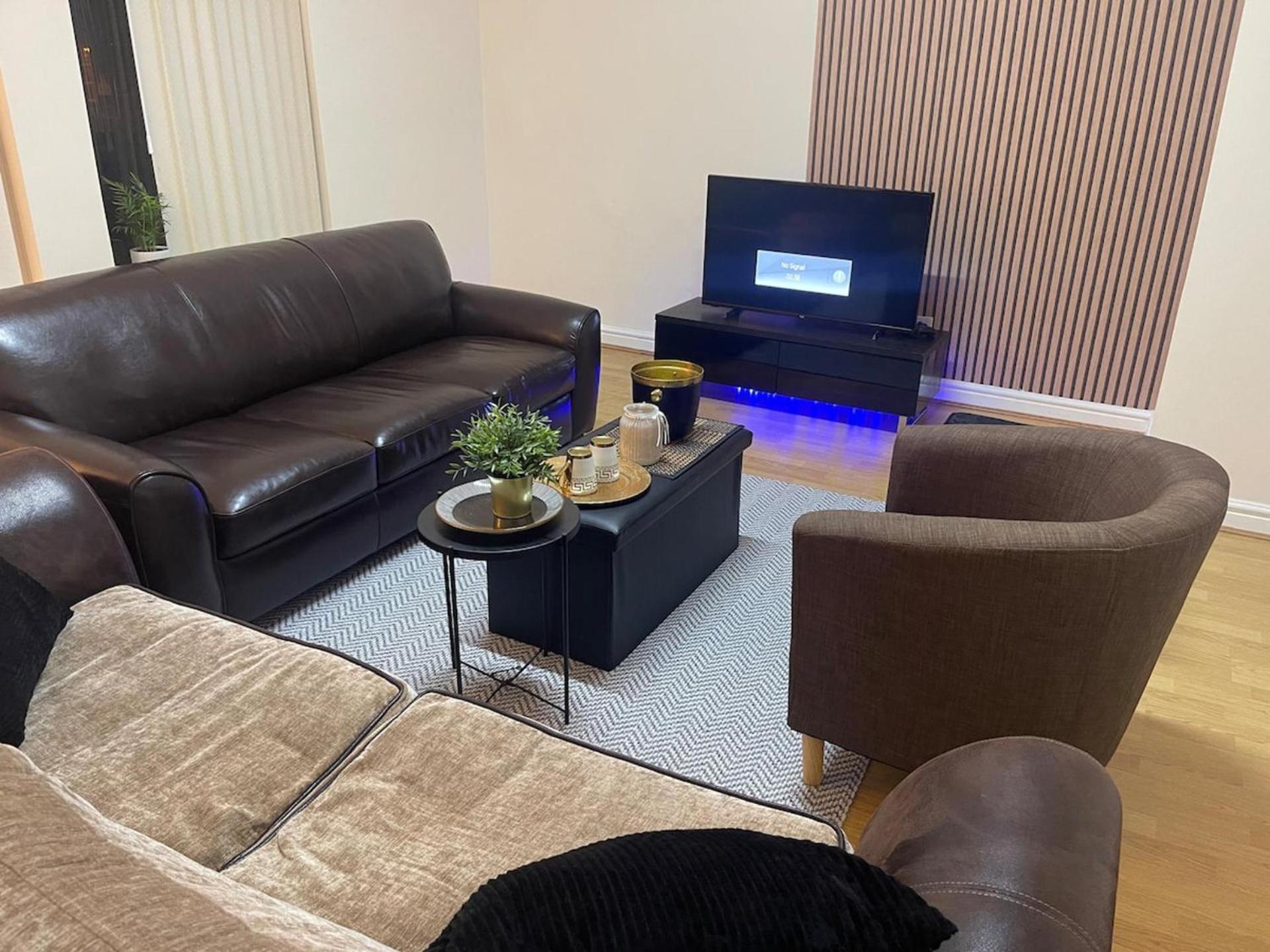 Stylish 1-Bed Apt - Sleeps 4 - Parking - Wifi Manchester Dış mekan fotoğraf