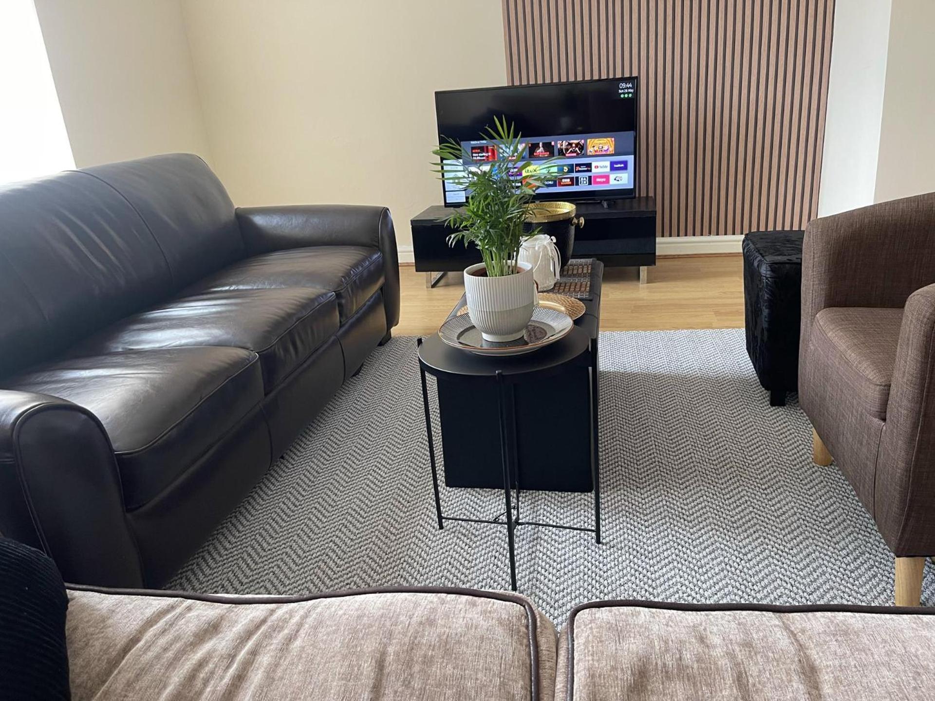 Stylish 1-Bed Apt - Sleeps 4 - Parking - Wifi Manchester Dış mekan fotoğraf